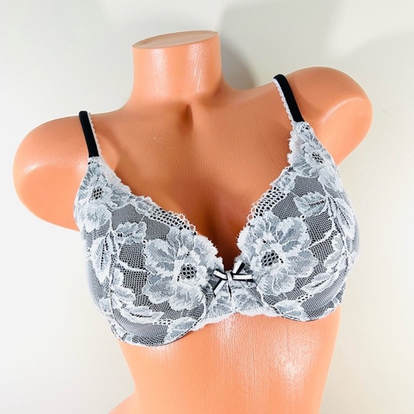 34C/M Victoria’s Secret Body by Victoria Bra & Cheekini Pantie Set - Picture 3 of 14